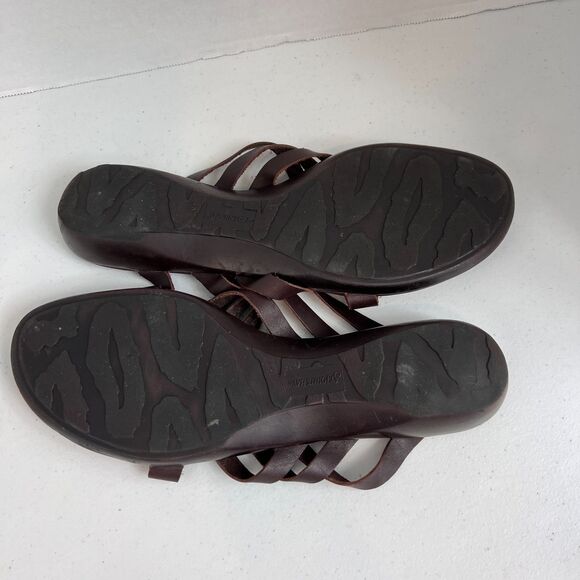 St. John's Bay Women's Brown Leather Flip Flop Sandals Strappy Size 10 M - Picture 9 of 11